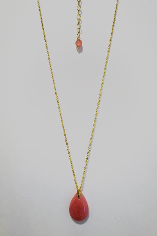 「春のつぼみ 風立ちぬより」。宮崎駿監督の作品に登場するヒロイン菜穂子身につけているアクセサリーがモチーフ。物語がギャラリーの誕生した時期と重なっています。牧さんにお勧めいただいて映画を観たのですが、ストーリーに夢中になってしまい見逃してしまいました。もう一度観に行こうと思います。