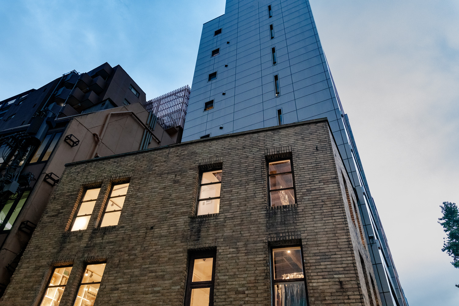 銀座 昭和通りの街並みと建築